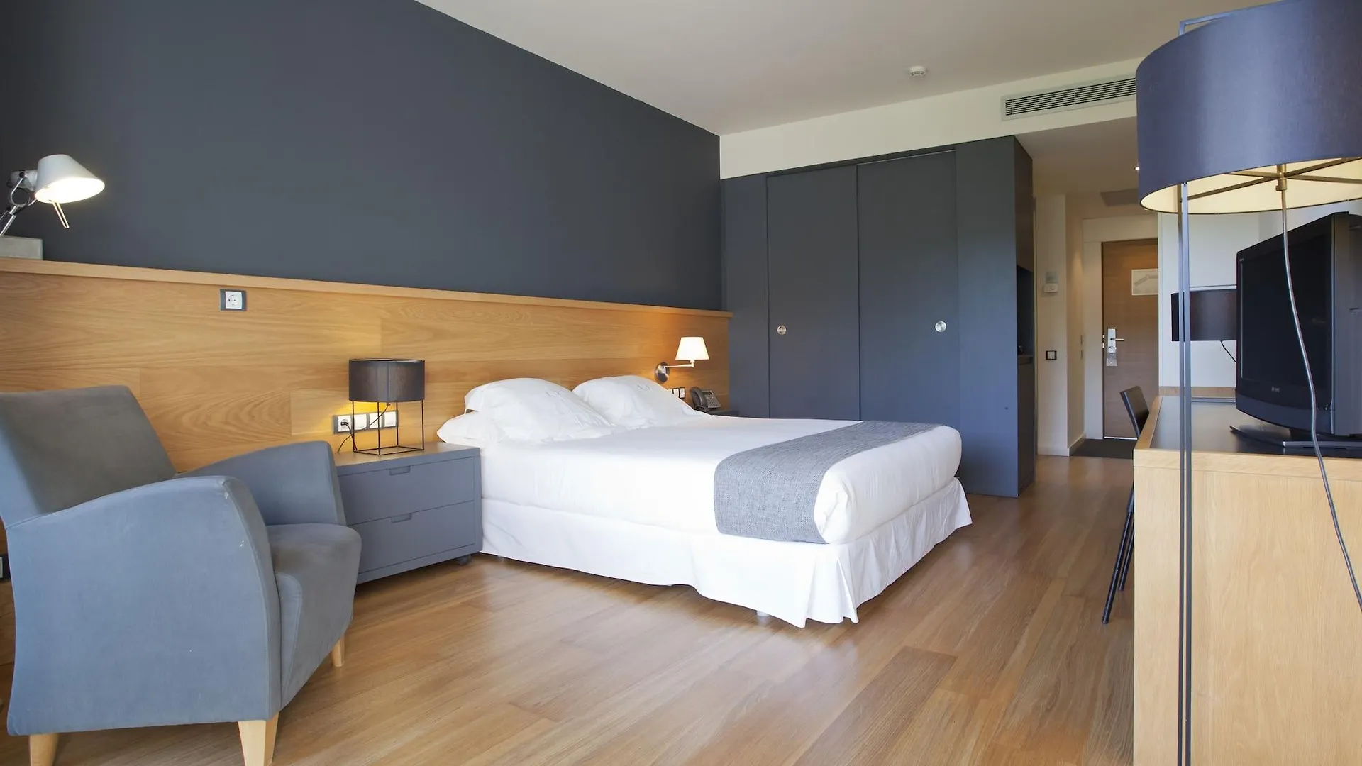 Hotel Mon Sant Benet Sant Fruitos de Bages 4*,
